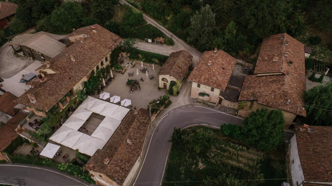 فيلا Borgo Casa Scaparone ألبا المظهر الخارجي الصورة