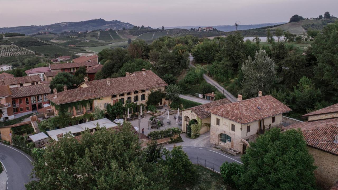 فيلا Borgo Casa Scaparone ألبا المظهر الخارجي الصورة