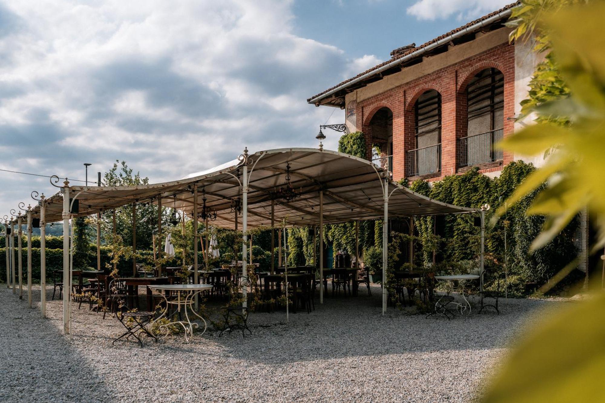 فيلا Borgo Casa Scaparone ألبا المظهر الخارجي الصورة
