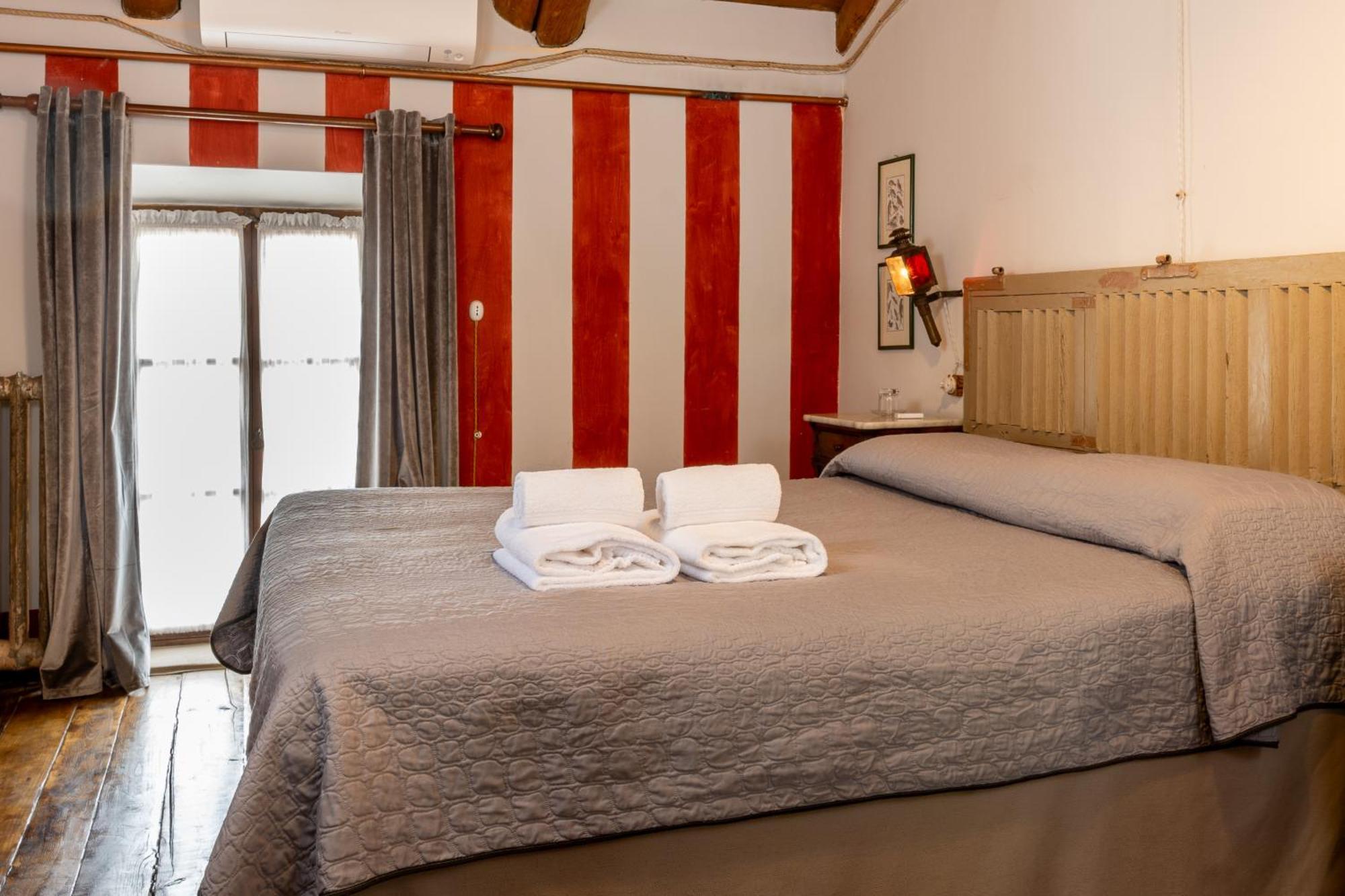 فيلا Borgo Casa Scaparone ألبا المظهر الخارجي الصورة